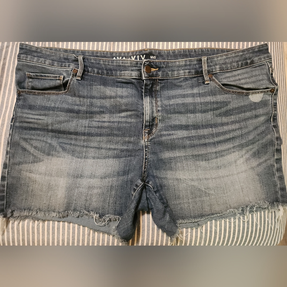 Ava and Viv jean denim shorts. Midi length. Size 18